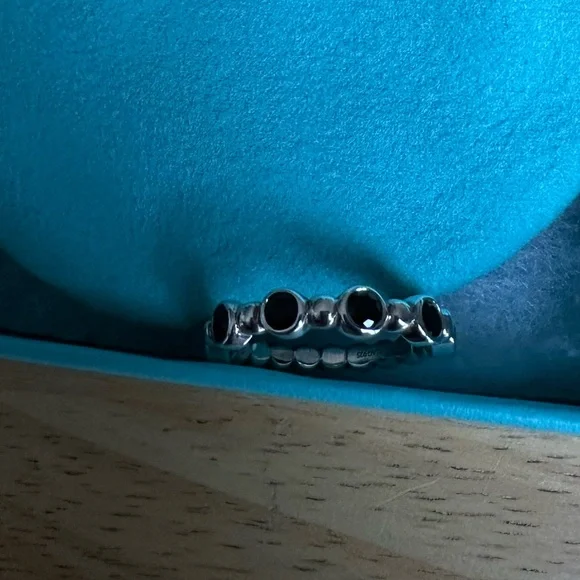 Tiffany & Co, black onyx sterling silver beaded band ring, size 7 - Picture 2 of 6